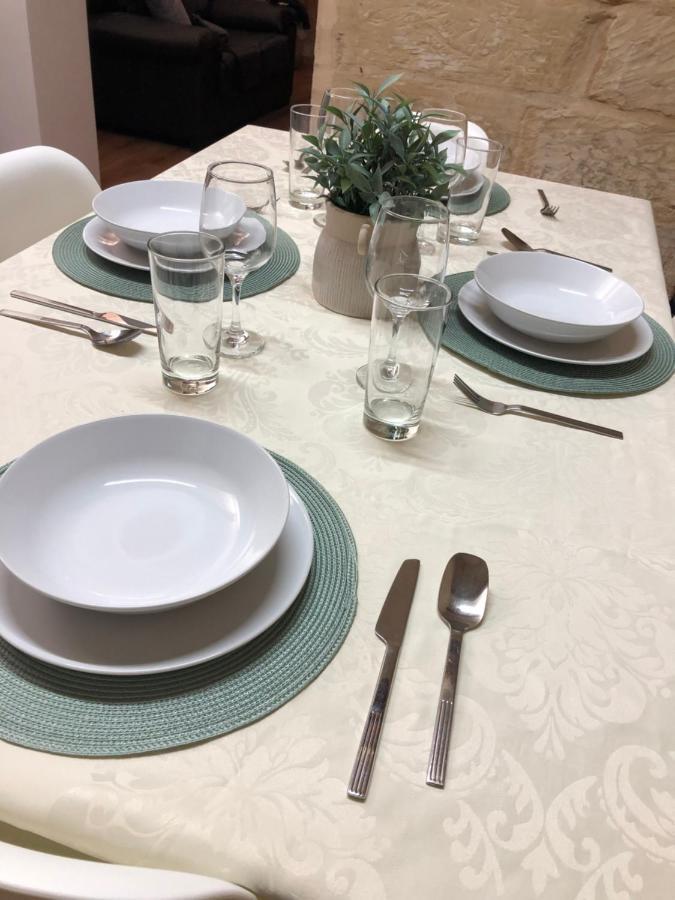 شقة Cosy Townhouse 5 Min Walk To Valletta إيل فورجانا