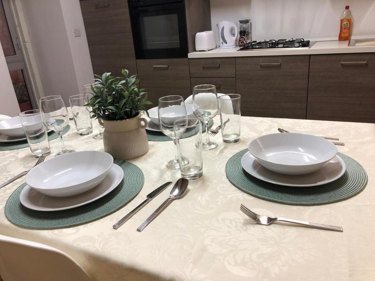 شقة Cosy Townhouse 5 Min Walk To Valletta إيل فورجانا